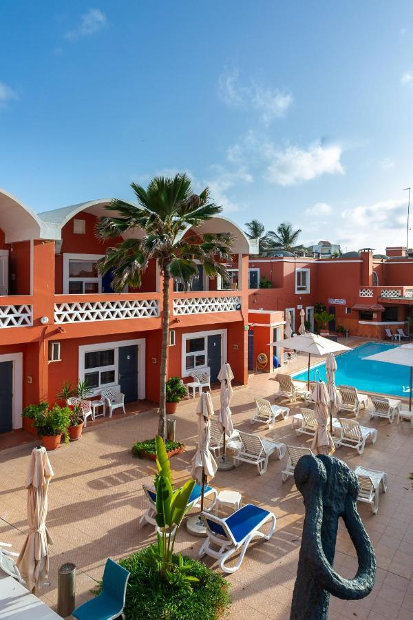 Hotel La Madrague Dakar Bagian luar foto