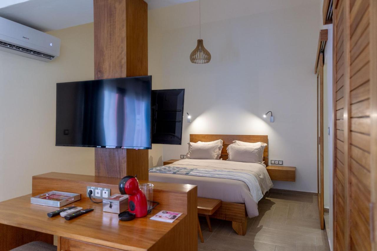 Hotel La Madrague Dakar Bagian luar foto