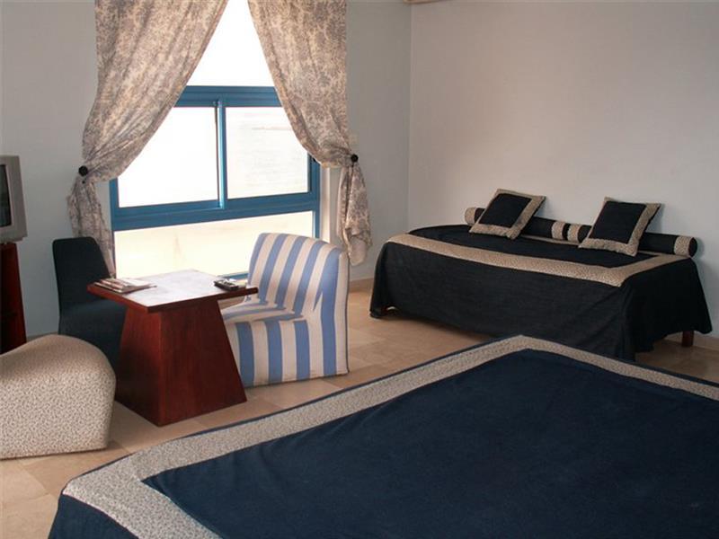 Hotel La Madrague Dakar Bagian luar foto