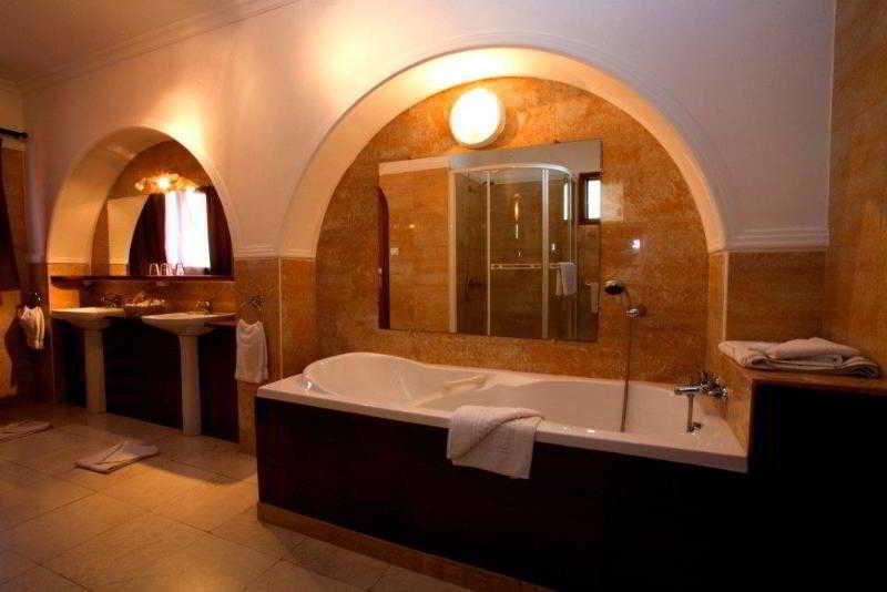 Hotel La Madrague Dakar Bagian luar foto