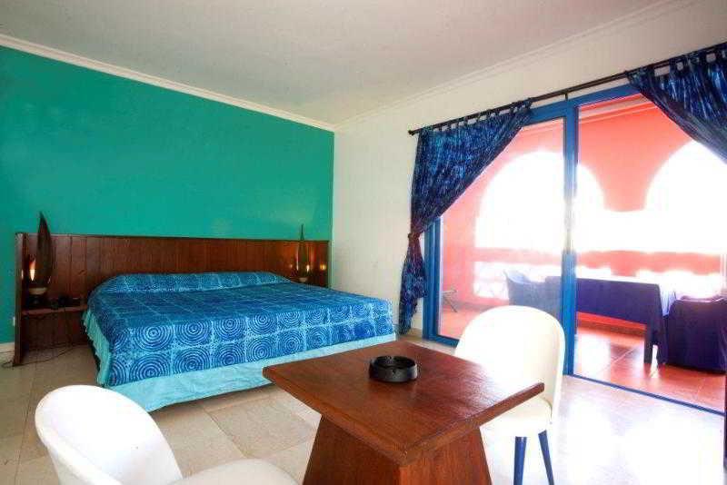 Hotel La Madrague Dakar Bagian luar foto